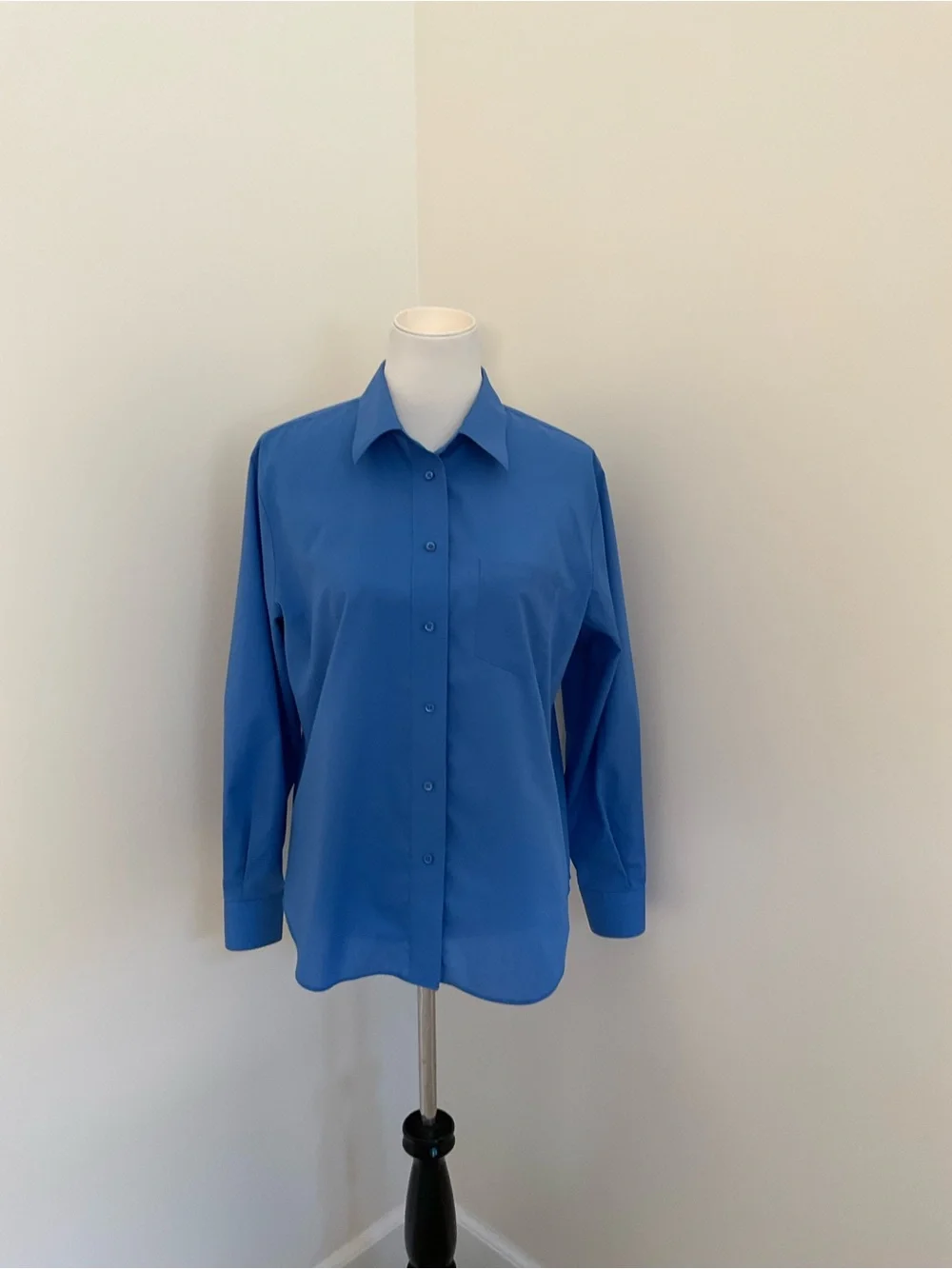Foxcroft Women's Vibrant Blue Lightweight Button Down Shirt